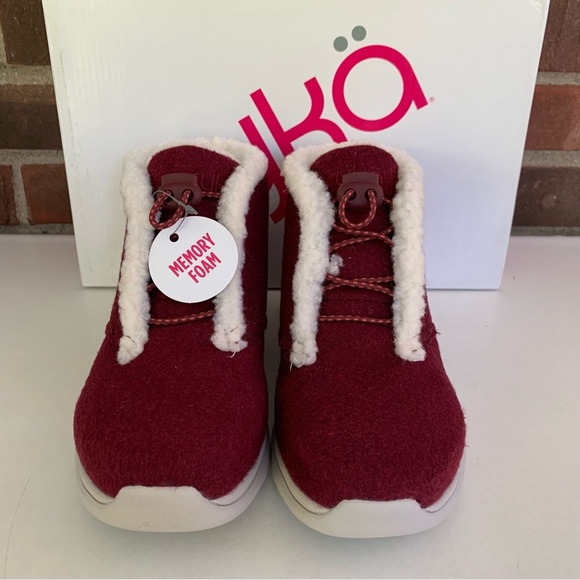 Ryka Women's Everest Sneaker Burgundy High Top Ankle Boots US 5 M NEW - Picture 2 of 9